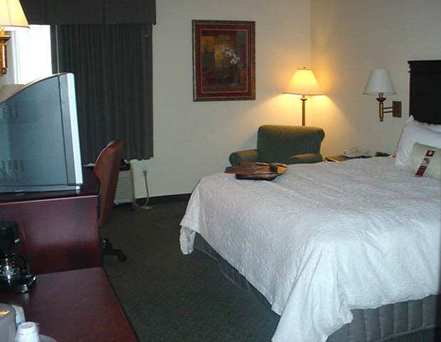 Hampton Inn Kansas City Blue Springs Zimmer foto